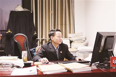 改不了的习惯，改不了的法院人——记安徽合肥蜀山区法院法官杜卫根